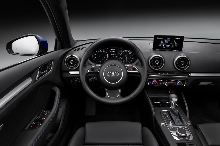 Торпедо Audi A3 Sportback g-tron (8V) 2013 года  (WW) (фото 14 из 18)
